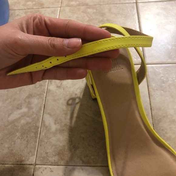 Neon yellow block heels - Picture 3 of 12